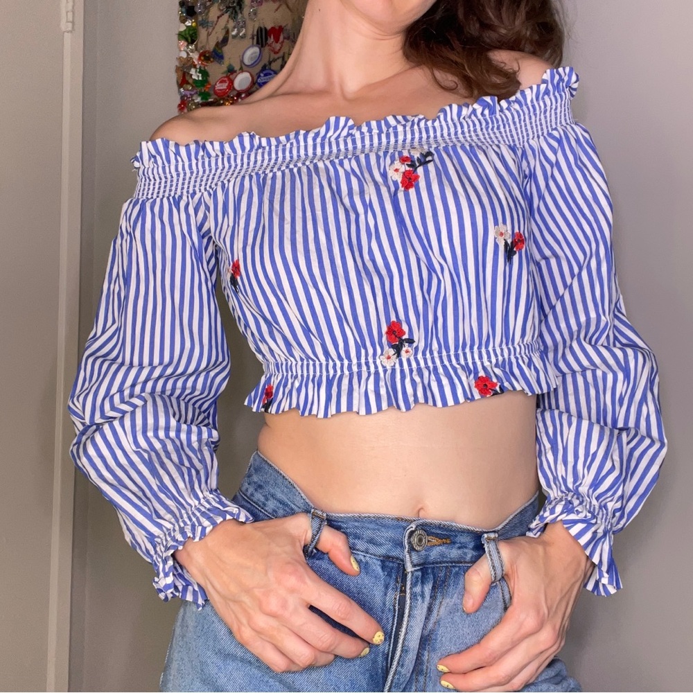 SOLD LIVE 12/5/24 Crop Top Blue & White Stripes Real Wmbroidered Chloe & Katie - Picture 3 of 8